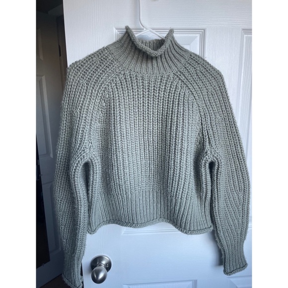 NWOT H&M Mock Neck Sweater - Picture 2 of 5
